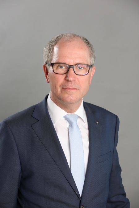 Landrat Manfred Müller (Foto: © Oliver Krato für den Kreis Paderborn)